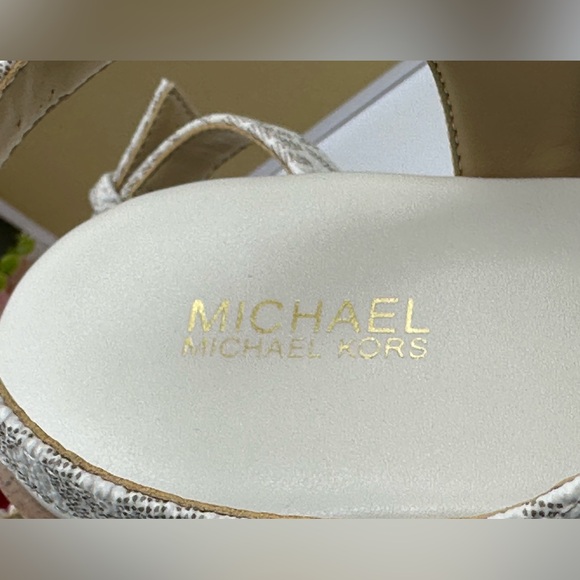 Michael Kors Vanilla Thong Sandals NIB - Picture 13 of 13